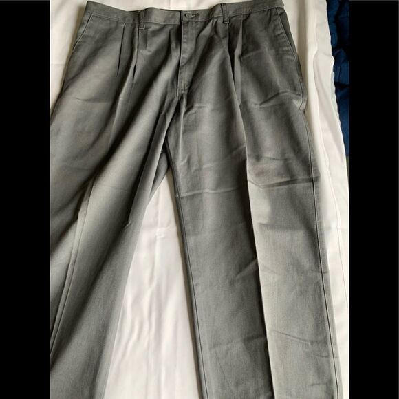 Lee Khakis Trousers - Picture 1 of 9